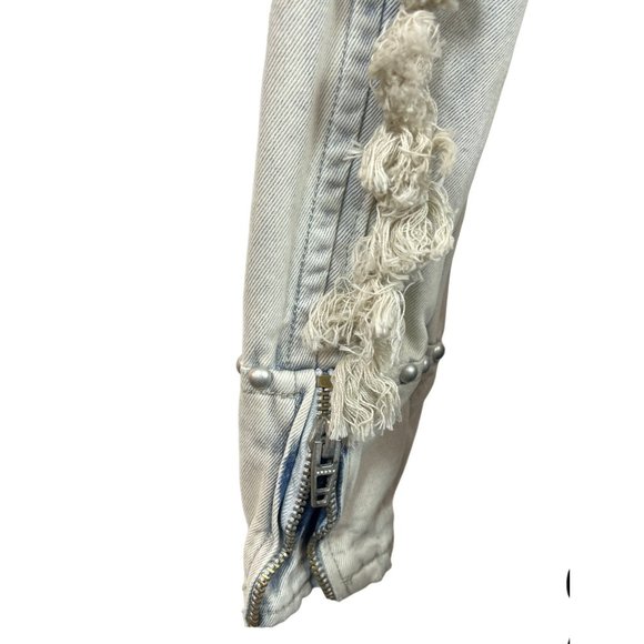 BlankNYC Women's Light Blue Embroidered Zip Up Buckle Strap Denim Jacket - NWT - Picture 6 of 15